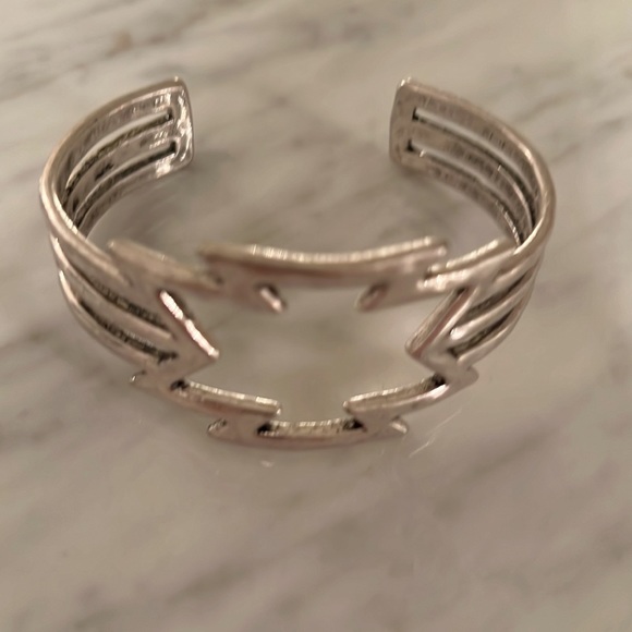 Lucky brand hammered silver cuff bracelet - Picture 2 of 3